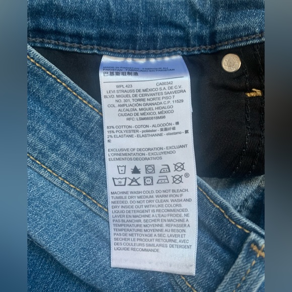 Levi Strauss  Gold  Totally Shaping Bootcut Jeans - Picture 9 of 15